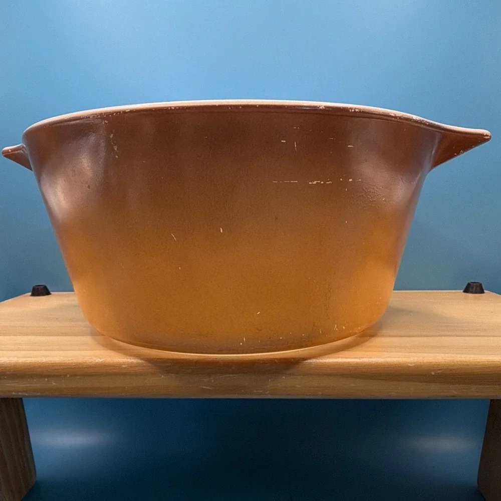 Vintage Pyrex 024-B 1.5 Qt Round Milk Glass Mixing Bowl Brown/White Microwave